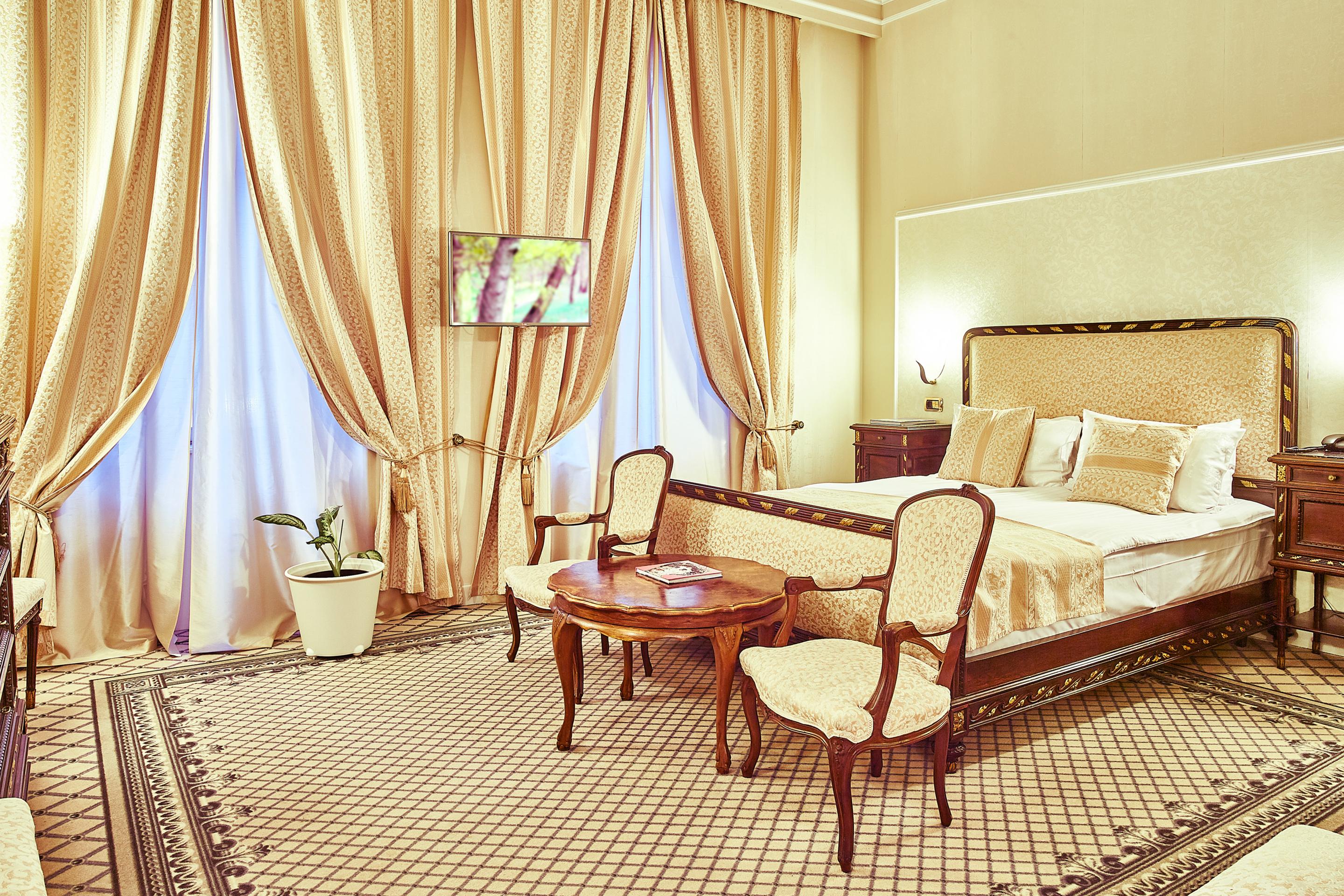 Grand Continental Hotel